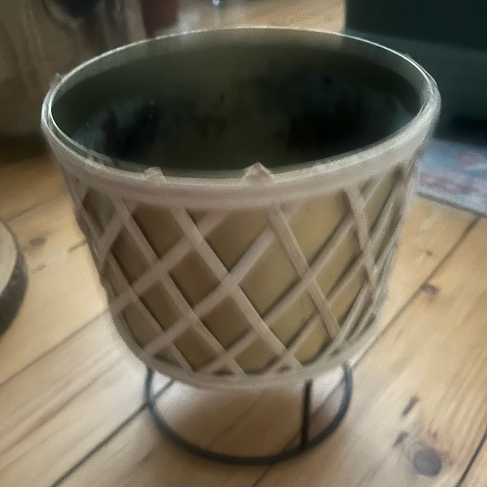 Small Pattern Planter with Stand